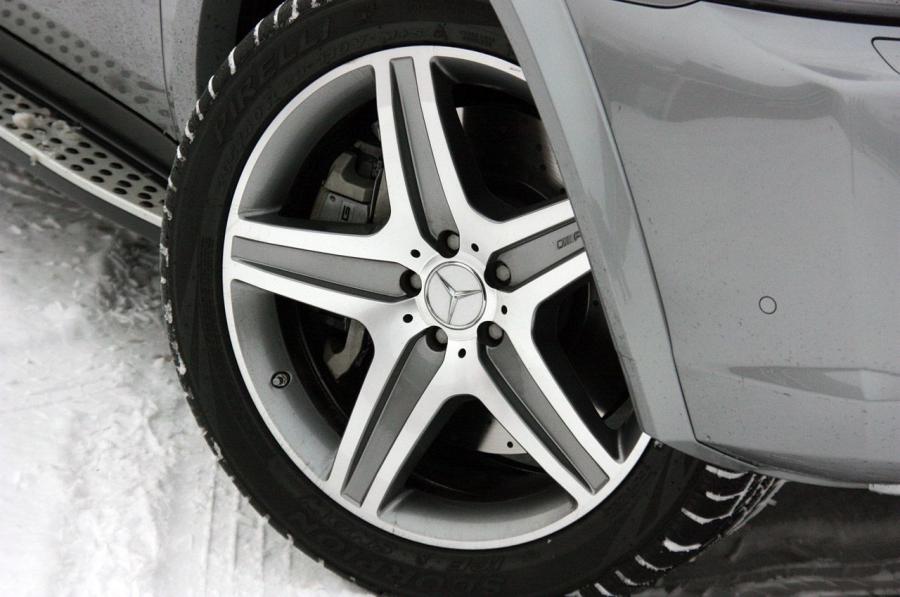  Mercedes-Benz ML63 AMG 2011 года  (фото 77 из 81)